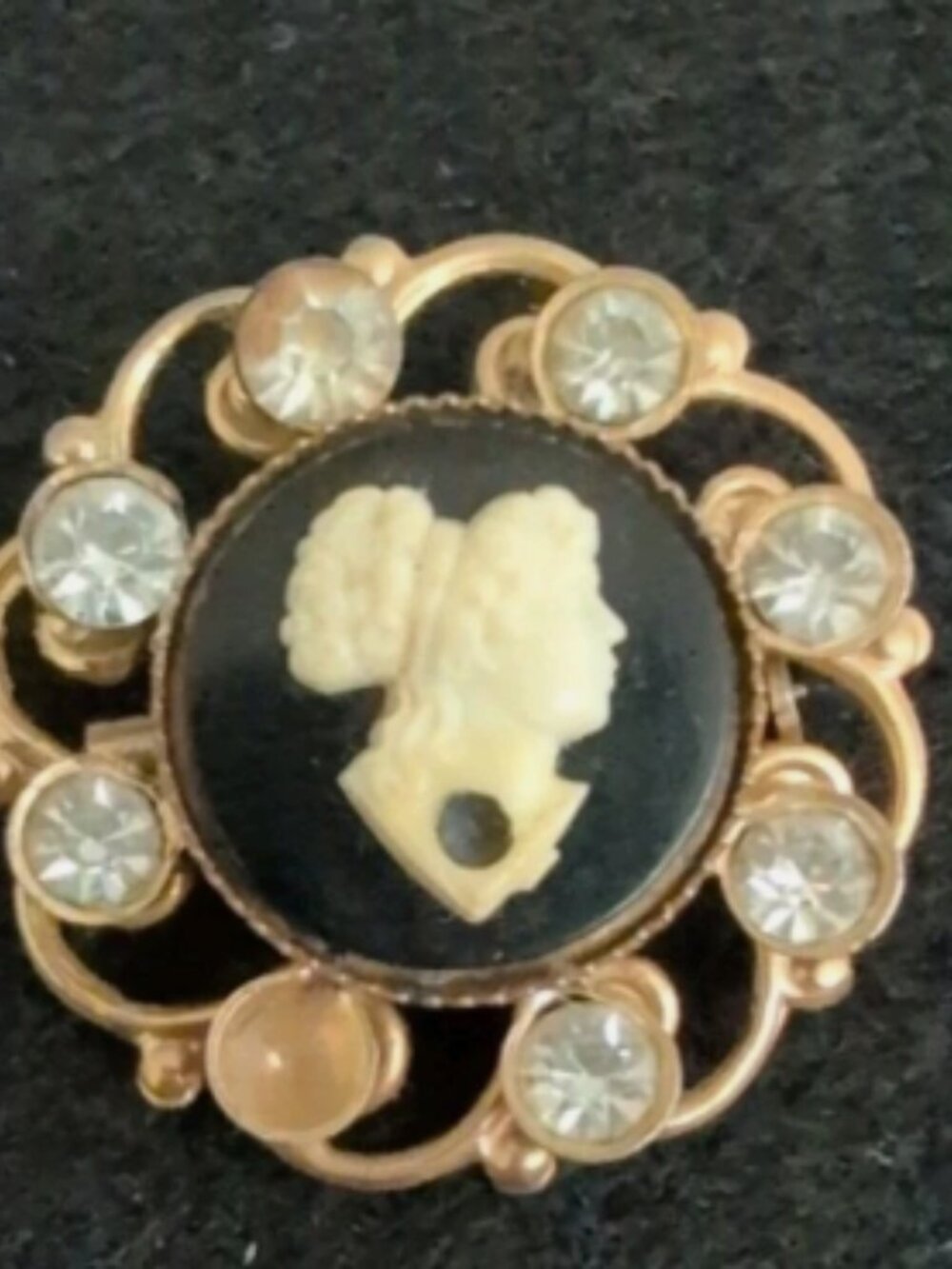 Cute Vintage 50’s Round Cameo Rhinestones Brooch Pin